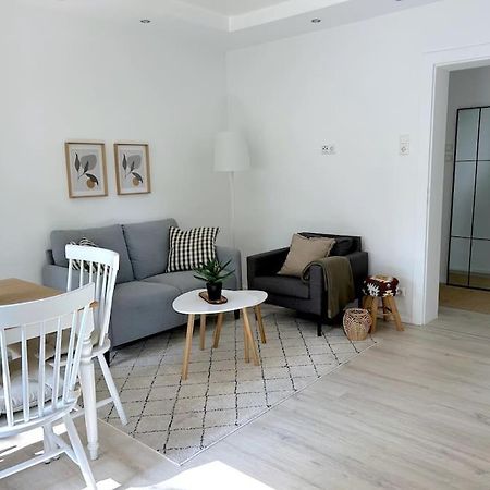 Country Style Apartment With Balcony Near Fair Hanover Exterior photo