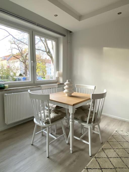 Country Style Apartment With Balcony Near Fair Hanover Exterior photo