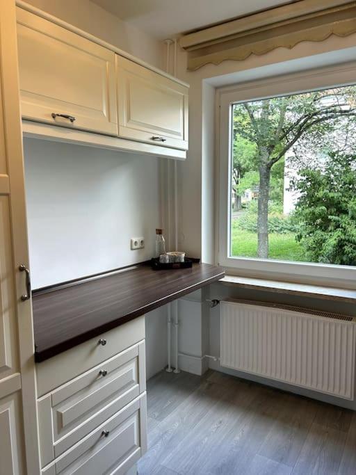 Country Style Apartment With Balcony Near Fair Hanover Exterior photo