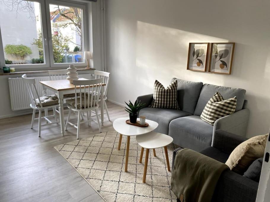 Country Style Apartment With Balcony Near Fair Hanover Exterior photo